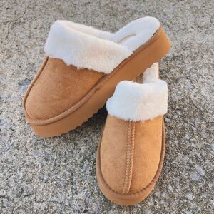 New Altar'd State Cream and White Plush Slippers